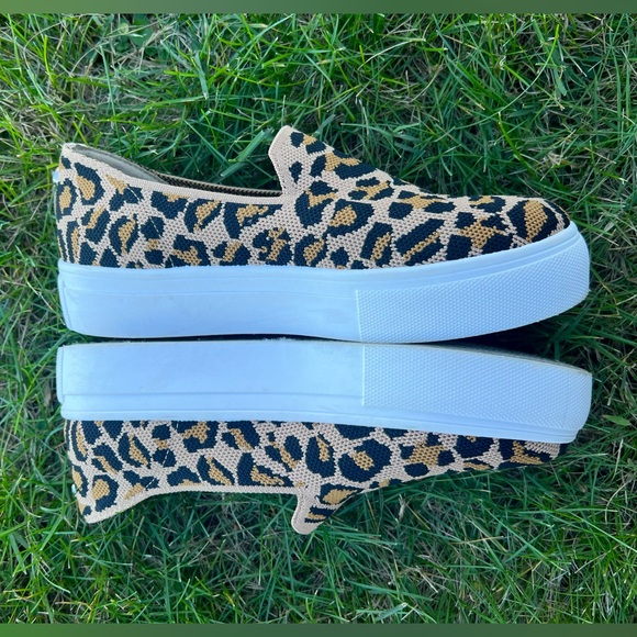 Steve Madden Leopard Knitted Print Chunky Platform Slip on Sneakers Size 8 - Picture 2 of 5